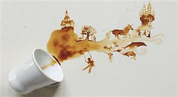 فنانة ايطالية تبدع لوحاتها بالقهوة والعسل والشوكولاتة