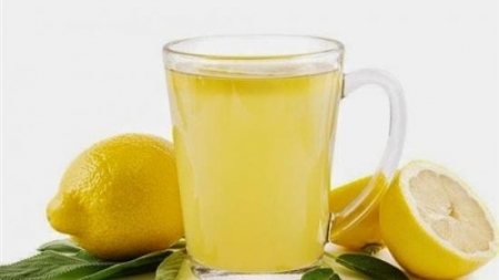 هل تعلم عصير الليمون الدافئ يعالج 7 أمراض 