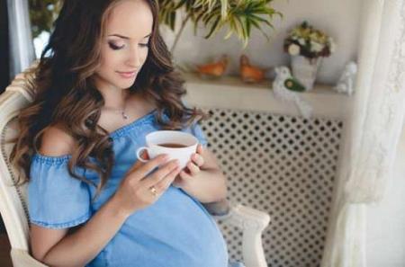 10 أنواع من الأطعمة والمشروبات لا تتناوليها خلال الحمل