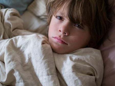 6 تصرفات يقوم بها الأهل تبكي الطفل سرّاً قبل النوم