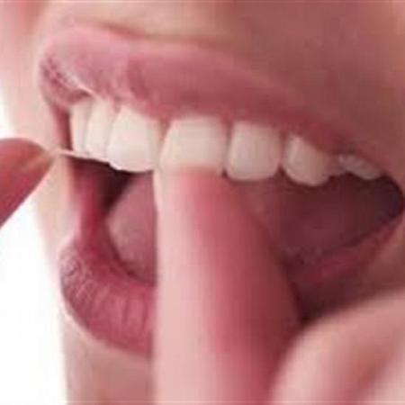 5 أطعمة تعالج التهابات اللثة وتوقف نزيف الفم