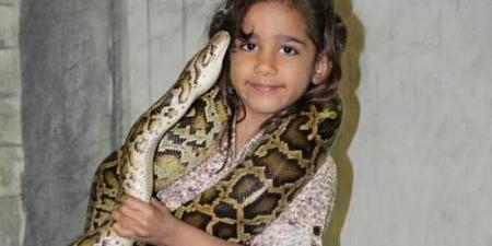 الطفلة السعودية هداية أصغر مروضة للأفاعي !