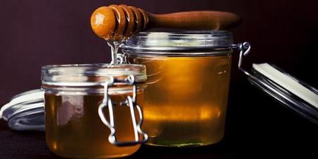 العسل حل سحري لآثار حب الشباب والحروق حسب دراسة طبية