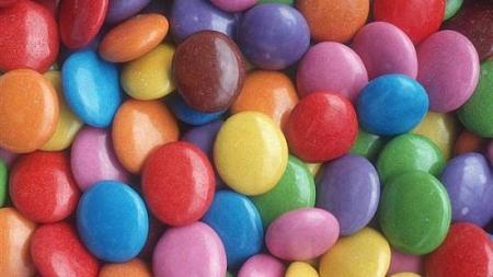 3 ألوان من الشوكولاتة الملونة تصيب الأنسان بأمراض خطيرة أخطرها السرطان