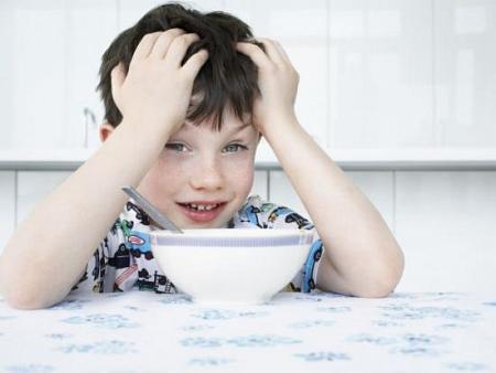 أطعمة تعرقل إمتصاص الفيتامينات والمعادن لا تعطيها لطفلك بعد شرب الحليب!