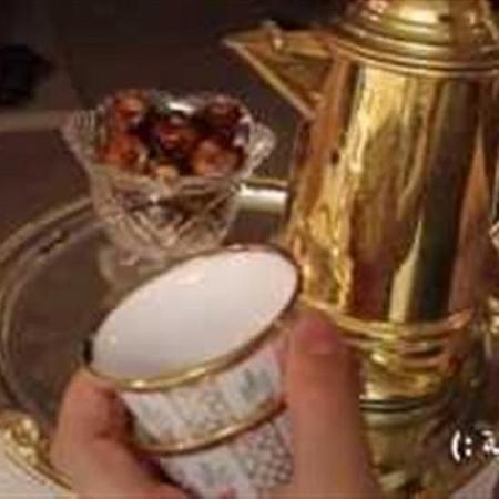 بالفيديو تعلمي طريقة عمل القهوة العربية الأصلية