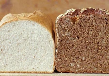 الخبز الأسمر أم الأبيض أيهما أكثر فائدة؟
