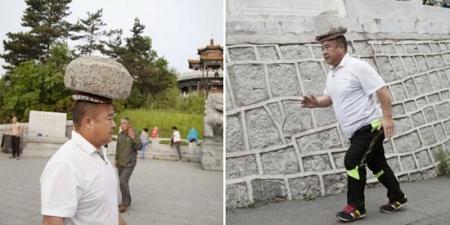 رجل صيني يضع على رأسه حجراً وزنه 40 كجم يومياً منذ 4 سنوات والسبب مدهش