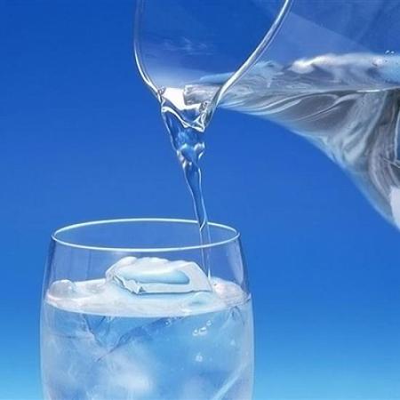 تناول المياه يوميا يحميك من الإصابة بـ 7 أمراض خطيرة