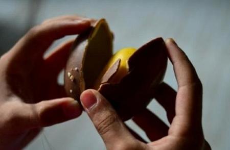 منظمة ألمانية تكشف أن ألواح شوكولا كيندر تحوي مواد مسرطنة