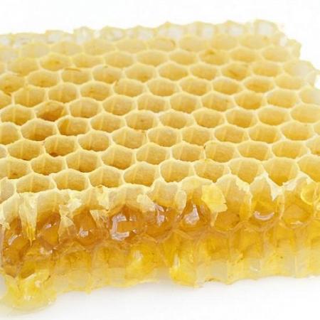 5 فوائد صحية مدهشة تجبرك على تناول شمع عسل النحل