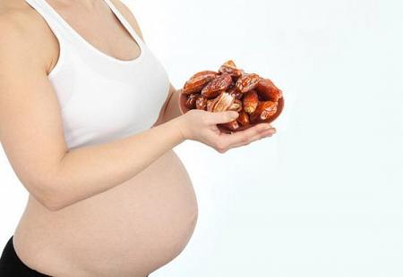 تقرير عن فوائد تناول التمر أثناء الحمل