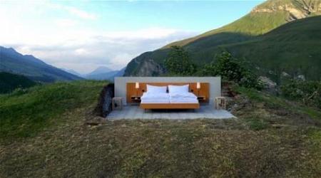 بالفيديو فندق في جبال الألب يضم سريراً واحداً فقط