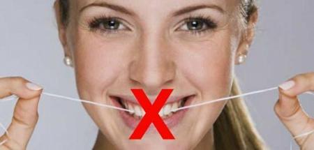 هل ينبغي عليك التخلي عن خيط تنظيف الأسنان؟