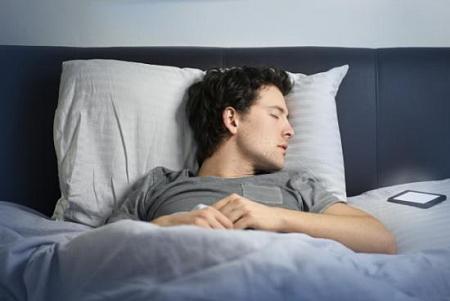 هل أنتَ ممّن ينامون ويتركون ضوءاً حتى لو كان خفيفاً؟! 4 من أخطر الأمراض بانتظارك!