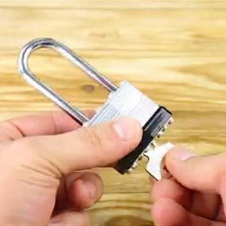 بالفيديو طريقة صنع نسخة مفتاح من علبة معدنية في 3 خطوات