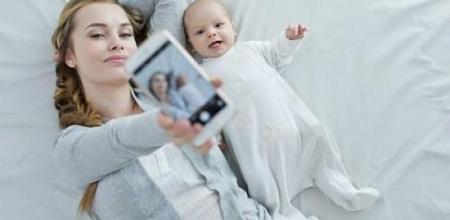 دراسة تحذر الأمهات من نشر صور أطفالهن على مواقع التواصل الإجتماعي