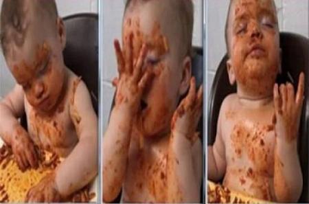 فيديو مضحك شاهد ماذا حدث لطفلة غلبها النعاس أثناء تناولها السباغيتي