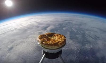 فيديو ماذا يفعل فطيرة لحم وبطاطا في الفضاء؟؟
