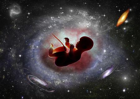 هل يمكن ولادة طفل في الفضاء؟