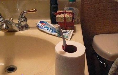 خطورة ترك فرشاة الأسنان في الحمام