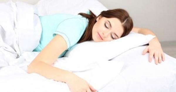 6 عادات سيئة قبل النوم تسبب زيادة الوزن