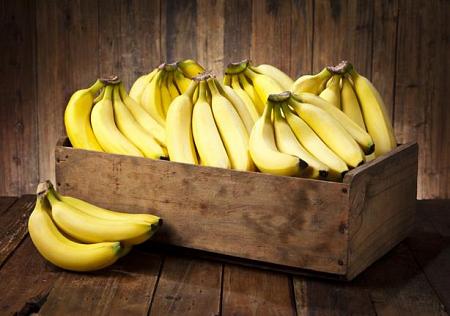 7 فوائد صحية عند تناول الموز على الريق وتحذير من تناول الموز المستورد الذي تغير لونه للأحمر