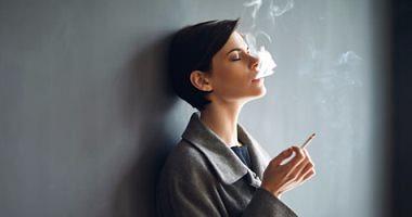 المدخنات أكثر عرضة للإصابة بنوبة قلبية بمعدل 13 مرة