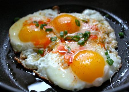 7 معلومات خاطئة عن تناول البيض أبرزها يسبب زيادة الوزن 