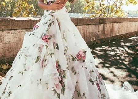بالصور فساتين زفاف مرصعة بالورود لربيع 2017
