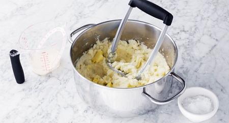 طريقة جديدة لتحضير البطاطس المهروسة لطعم ألذ ونكهة أقوى
