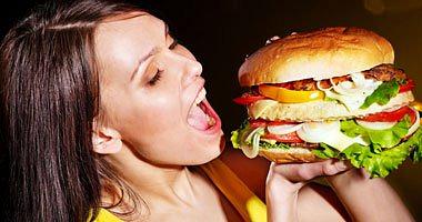 3 عادات خاطئة تؤدى بك إلى الشخير.. أبرزها تناول الأكلات الدسمة