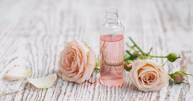 7 فوائد لاستخدام زيت الورد فى العناية بالبشرة