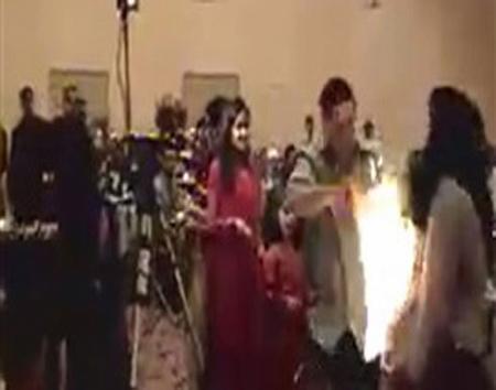 بالفيديو إنقاذ وصيفة العروس بعد اشتعال النيران في فستانها