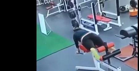 بالفيديو امرأة تتعرض لموقف محرج أثناء ممارستها الرياضية في الجيم 