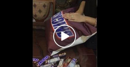 بالفيديو عيدية فتاة داخل وسادة تثير ضجة عبر فيس بوك