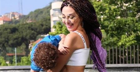 بالصور ميريام فارس تبرز جمالها مع طفلها في أحدث جلسة تصوير
