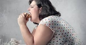 7 عادات سيئة تؤدى إلى زيادة الوزن احذرها