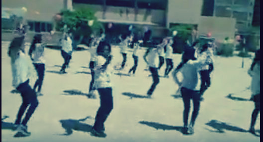 شاهد طالبات مصريات يرقصن في مدرسة على أغنية مهرجانات إنت معلم