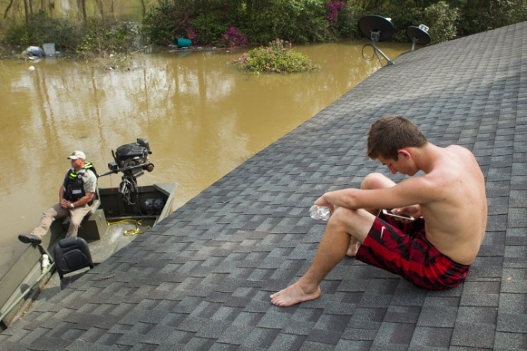 صور حول العالم فيضانات تغمر المنازل في تكساس والمزيد