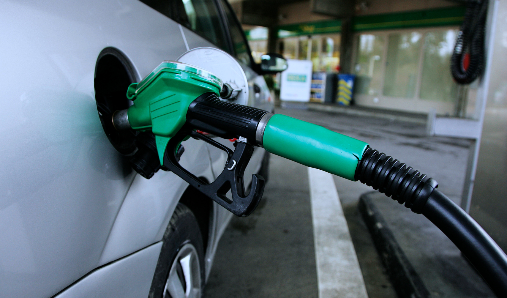 تعرف على الطرق التي تساعدك على كشف غش البنزين في محطات الوقود
