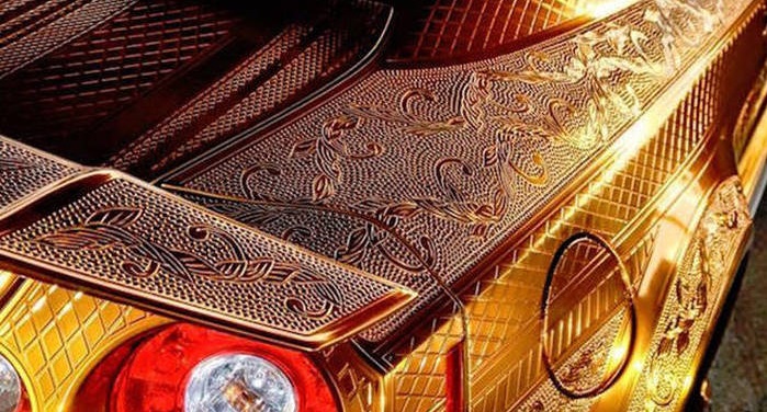 صور التفنن بطلاء السيارات بالذهب