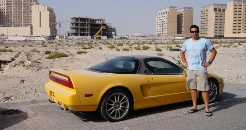 سيارات فاخرة مهجورة في دبي