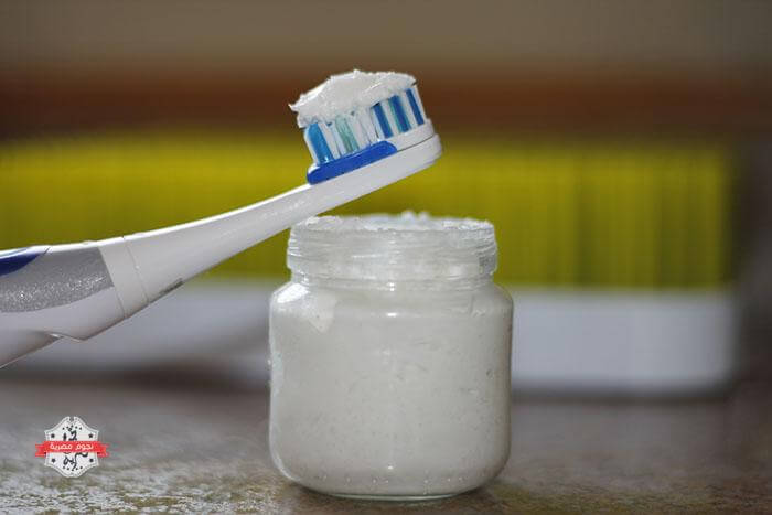 أفضل طريقة لتحضير معجون الأسنان طبيعياً في المنزل وفي 5 دقائق فقط