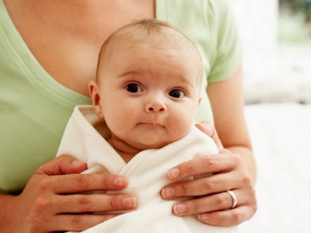 التقيؤ عند الرضع ما هو الطبيعي ومتى يستدعي القلق؟