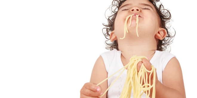 خمسة أشياء عن الأكل لا تقوليها لطفلك أبداً