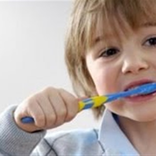 بالفيديو 8 أطعمة تحمي أسنان طفلك من التسوس