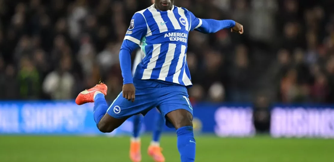 بث مباشر لايف لسباق كبار إنجلترا على باليبا.. ليفربول يدخل معركة المئة مليون 1 Carlos Baleba in action for Brighton