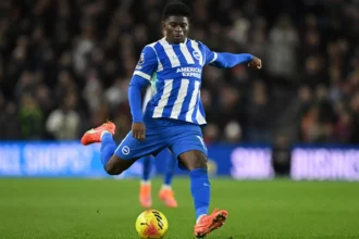 بث مباشر لايف لسباق كبار إنجلترا على باليبا.. ليفربول يدخل معركة المئة مليون 3 Carlos Baleba in action for Brighton