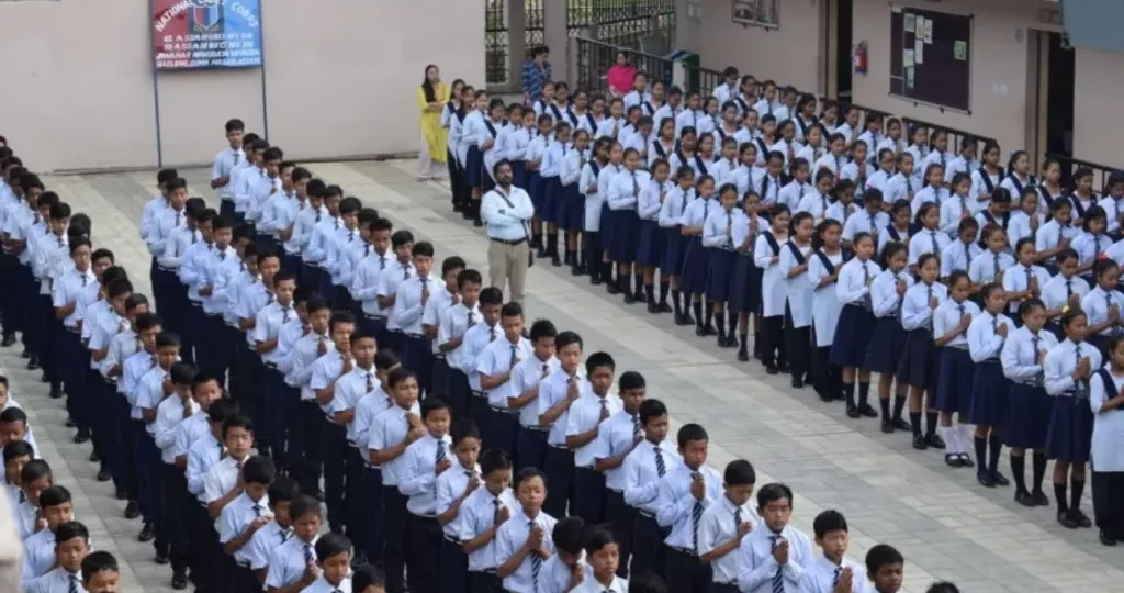 مقدمة عن الوطن إذاعة مدرسية قوية تشعل روح الانتماء في قلوب الطلاب 1 Morning Assembly 1024x691 1